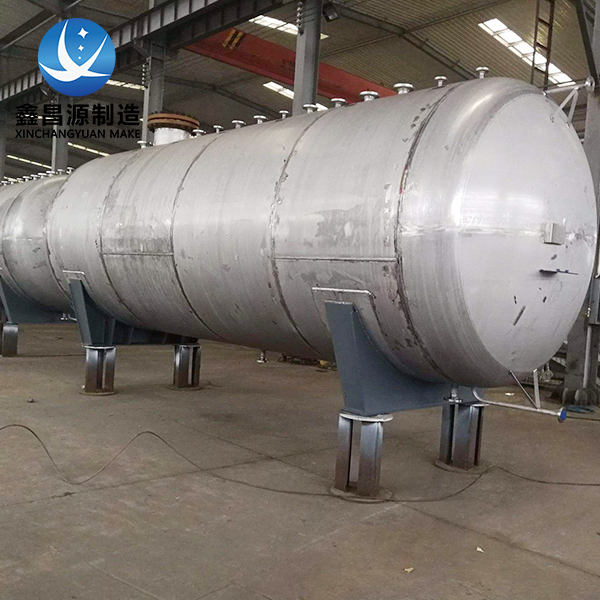 大型不锈钢储罐.jpg 大型不锈钢储罐.jpg